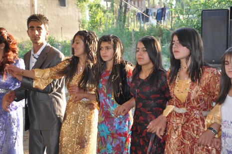 Yüksekova'da 26-27 Haziran 2010 tarihleri arasında evlenen çiftleri sizler için sayfamıza taşıdık.