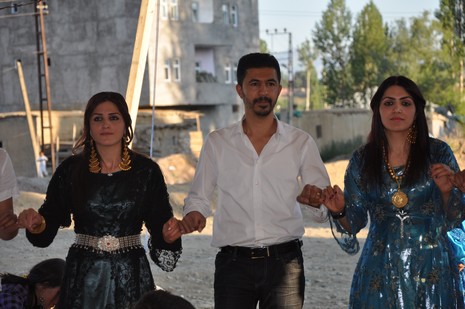 Yüksekova'da 26-27 Haziran 2010 tarihleri arasında evlenen çiftleri sizler için sayfamıza taşıdık.