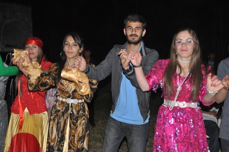 Yüksekova'da 26-27 Haziran 2010 tarihleri arasında evlenen çiftleri sizler için sayfamıza taşıdık.