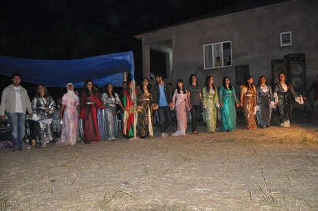 Yüksekova'da 26-27 Haziran 2010 tarihleri arasında evlenen çiftleri sizler için sayfamıza taşıdık.