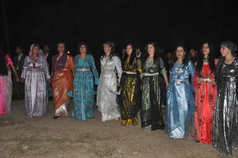 Yüksekova'da 26-27 Haziran 2010 tarihleri arasında evlenen çiftleri sizler için sayfamıza taşıdık.