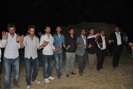 Yüksekova'da 26-27 Haziran 2010 tarihleri arasında evlenen çiftleri sizler için sayfamıza taşıdık.