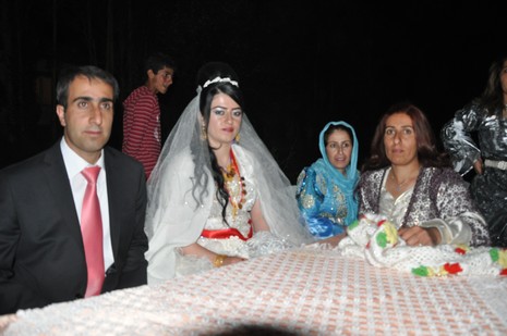 Yüksekova'da 26-27 Haziran 2010 tarihleri arasında evlenen çiftleri sizler için sayfamıza taşıdık.