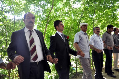 Yüksekova'da 03.04. TEMMUZ 2010 tarihleri arasında evlenen çiftleri sizler için sayfamıza taşıdık.