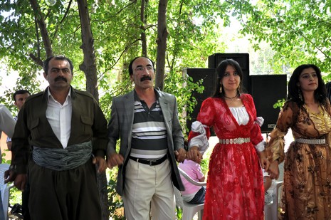 Yüksekova'da 03.04. TEMMUZ 2010 tarihleri arasında evlenen çiftleri sizler için sayfamıza taşıdık.