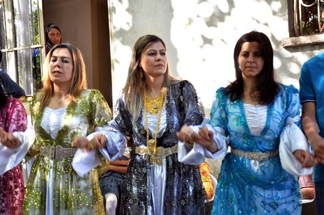 Yüksekova'da 03.04. TEMMUZ 2010 tarihleri arasında evlenen çiftleri sizler için sayfamıza taşıdık.