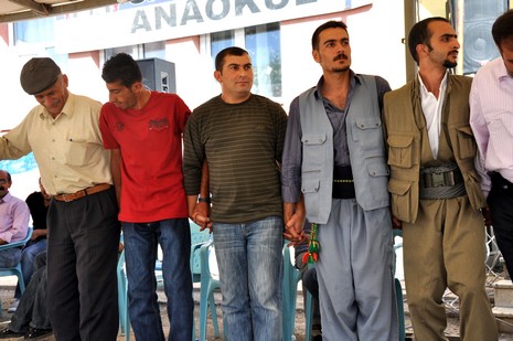 Yüksekova'da 03.04. TEMMUZ 2010 tarihleri arasında evlenen çiftleri sizler için sayfamıza taşıdık.