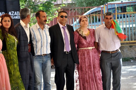 Yüksekova'da 03.04. TEMMUZ 2010 tarihleri arasında evlenen çiftleri sizler için sayfamıza taşıdık.