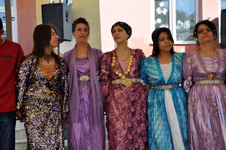 Yüksekova'da 03.04. TEMMUZ 2010 tarihleri arasında evlenen çiftleri sizler için sayfamıza taşıdık.