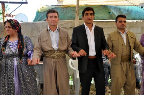 Yüksekova'da 03.04. TEMMUZ 2010 tarihleri arasında evlenen çiftleri sizler için sayfamıza taşıdık.