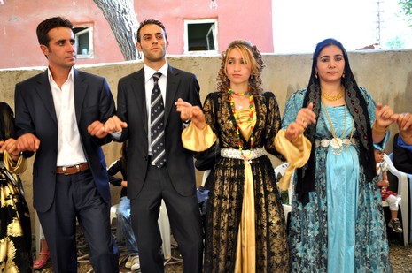 Yüksekova'da 03.04. TEMMUZ 2010 tarihleri arasında evlenen çiftleri sizler için sayfamıza taşıdık.