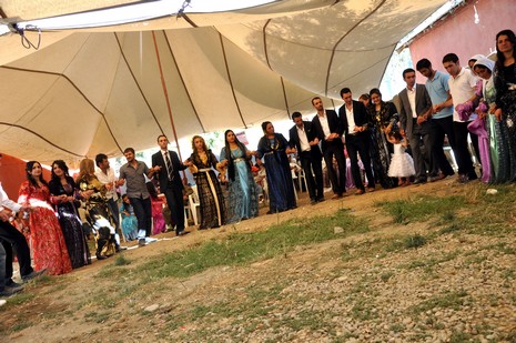 Yüksekova'da 03.04. TEMMUZ 2010 tarihleri arasında evlenen çiftleri sizler için sayfamıza taşıdık.