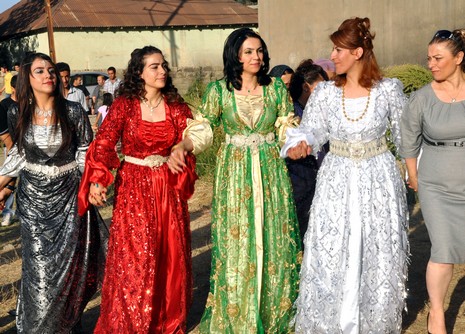 Yüksekova'da 03.04. TEMMUZ 2010 tarihleri arasında evlenen çiftleri sizler için sayfamıza taşıdık.