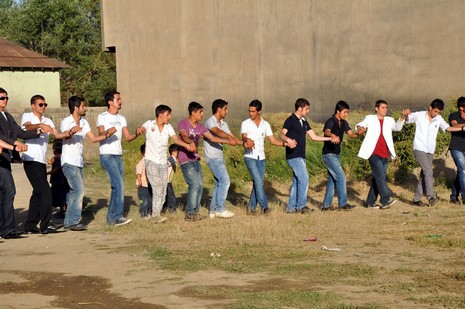 Yüksekova'da 03.04. TEMMUZ 2010 tarihleri arasında evlenen çiftleri sizler için sayfamıza taşıdık.