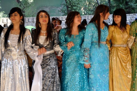 Yüksekova'da 03.04. TEMMUZ 2010 tarihleri arasında evlenen çiftleri sizler için sayfamıza taşıdık.