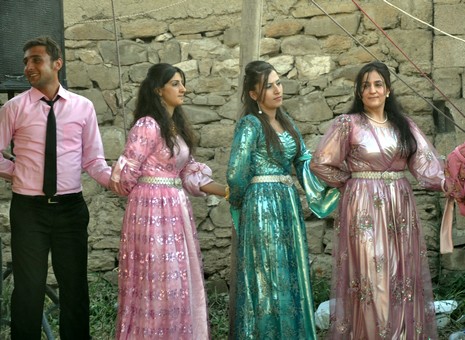 Yüksekova'da 03.04. TEMMUZ 2010 tarihleri arasında evlenen çiftleri sizler için sayfamıza taşıdık.