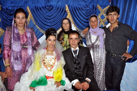 Yüksekova'da 03.04. TEMMUZ 2010 tarihleri arasında evlenen çiftleri sizler için sayfamıza taşıdık.