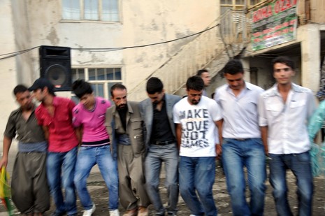 Yüksekova'da 03.04. TEMMUZ 2010 tarihleri arasında evlenen çiftleri sizler için sayfamıza taşıdık.