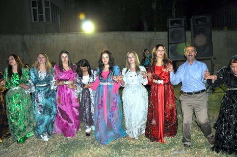 Yüksekova'da 03.04. TEMMUZ 2010 tarihleri arasında evlenen çiftleri sizler için sayfamıza taşıdık.