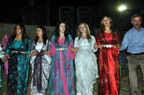 Yüksekova'da 03.04. TEMMUZ 2010 tarihleri arasında evlenen çiftleri sizler için sayfamıza taşıdık.