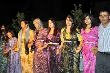 Yüksekova'da 03.04. TEMMUZ 2010 tarihleri arasında evlenen çiftleri sizler için sayfamıza taşıdık.