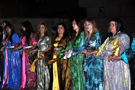 Yüksekova'da 03.04. TEMMUZ 2010 tarihleri arasında evlenen çiftleri sizler için sayfamıza taşıdık.