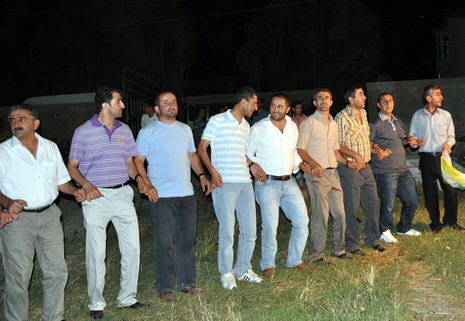 Yüksekova'da 03.04. TEMMUZ 2010 tarihleri arasında evlenen çiftleri sizler için sayfamıza taşıdık.