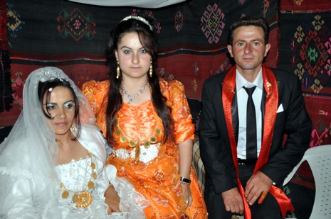 Yüksekova'da 03.04. TEMMUZ 2010 tarihleri arasında evlenen çiftleri sizler için sayfamıza taşıdık.