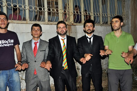 Yüksekova'da 03.04. TEMMUZ 2010 tarihleri arasında evlenen çiftleri sizler için sayfamıza taşıdık.