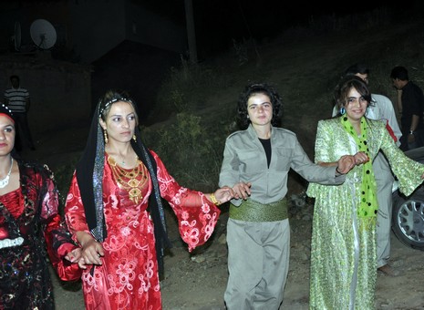 Yüksekova'da 03.04. TEMMUZ 2010 tarihleri arasında evlenen çiftleri sizler için sayfamıza taşıdık.