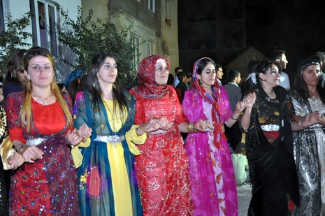 Yüksekova'da 03.04. TEMMUZ 2010 tarihleri arasında evlenen çiftleri sizler için sayfamıza taşıdık.