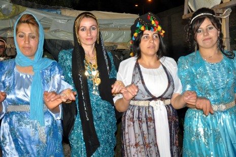 Yüksekova'da 03.04. TEMMUZ 2010 tarihleri arasında evlenen çiftleri sizler için sayfamıza taşıdık.