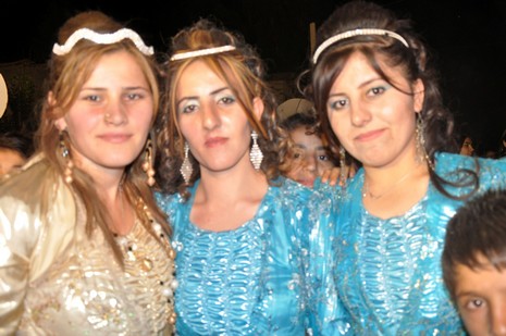 Yüksekova'da 03.04. TEMMUZ 2010 tarihleri arasında evlenen çiftleri sizler için sayfamıza taşıdık.