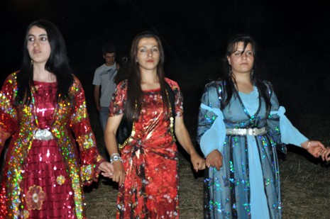 Yüksekova'da 03.04. TEMMUZ 2010 tarihleri arasında evlenen çiftleri sizler için sayfamıza taşıdık.