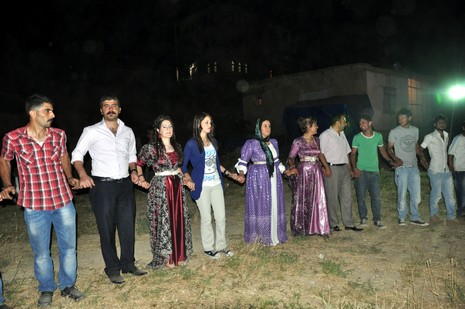 Yüksekova'da 03.04. TEMMUZ 2010 tarihleri arasında evlenen çiftleri sizler için sayfamıza taşıdık.