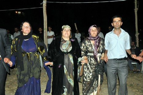 Yüksekova'da 03.04. TEMMUZ 2010 tarihleri arasında evlenen çiftleri sizler için sayfamıza taşıdık.