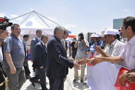 Yüksekovada yapılacak olan THY tören atma merasimi için Ulaştırma Bakanı Binali Yıldırım, Tarım ve Köyişleri Bakanı Mehdi Eker havaalanının temelini attı. 