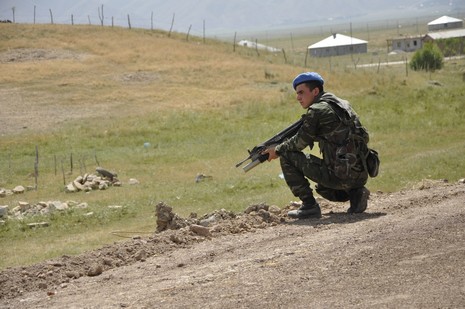 Yüksekovada yapılacak olan THY tören atma merasimi için Ulaştırma Bakanı Binali Yıldırım, Tarım ve Köyişleri Bakanı Mehdi Eker havaalanının temelini attı. 