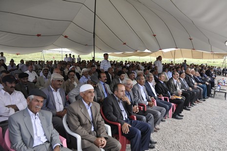 Yüksekovada yapılacak olan THY tören atma merasimi için Ulaştırma Bakanı Binali Yıldırım, Tarım ve Köyişleri Bakanı Mehdi Eker havaalanının temelini attı. 