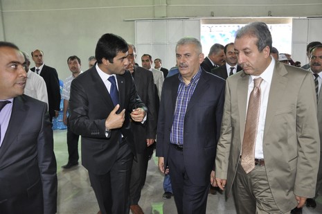 Yüksekovada yapılacak olan THY tören atma merasimi için Ulaştırma Bakanı Binali Yıldırım, Tarım ve Köyişleri Bakanı Mehdi Eker havaalanının temelini attı. 