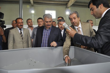 Yüksekovada yapılacak olan THY tören atma merasimi için Ulaştırma Bakanı Binali Yıldırım, Tarım ve Köyişleri Bakanı Mehdi Eker havaalanının temelini attı. 