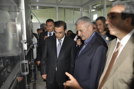 Yüksekovada yapılacak olan THY tören atma merasimi için Ulaştırma Bakanı Binali Yıldırım, Tarım ve Köyişleri Bakanı Mehdi Eker havaalanının temelini attı. 