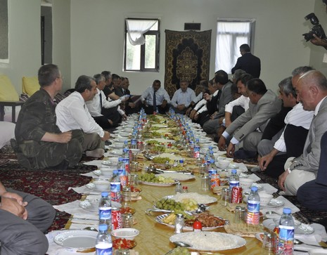 Yüksekovada yapılacak olan THY tören atma merasimi için Ulaştırma Bakanı Binali Yıldırım, Tarım ve Köyişleri Bakanı Mehdi Eker havaalanının temelini attı. 