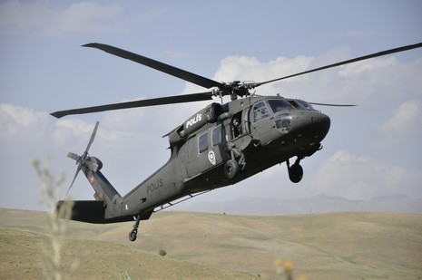 Yüksekovada yapılacak olan THY tören atma merasimi için Ulaştırma Bakanı Binali Yıldırım, Tarım ve Köyişleri Bakanı Mehdi Eker havaalanının temelini attı. 