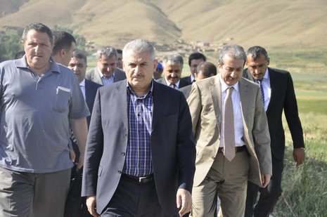 Yüksekovada yapılacak olan THY tören atma merasimi için Ulaştırma Bakanı Binali Yıldırım, Tarım ve Köyişleri Bakanı Mehdi Eker havaalanının temelini attı. 