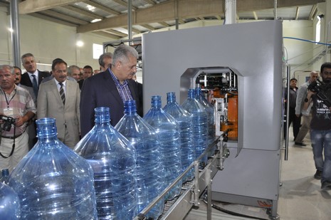 Yüksekovaya bağlı Büyükçiftlik beldesinde Zeysu su paketleme fabrikası yapılan törenle hizmete açıldı