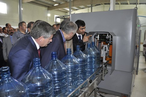 Yüksekovaya bağlı Büyükçiftlik beldesinde Zeysu su paketleme fabrikası yapılan törenle hizmete açıldı