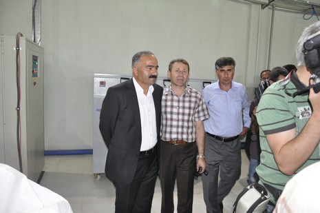 Yüksekovaya bağlı Büyükçiftlik beldesinde Zeysu su paketleme fabrikası yapılan törenle hizmete açıldı