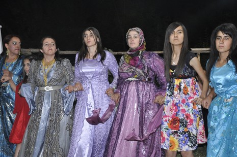 Yüksekova'da 17.18 Temmuz 2010 tarihleri arasında evlenen çiftleri sizler için sayfamıza taşıdık.