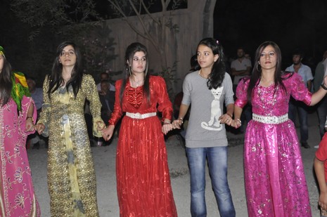 Yüksekova'da 17.18 Temmuz 2010 tarihleri arasında evlenen çiftleri sizler için sayfamıza taşıdık.